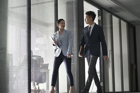 Business-People-Talking-Each-Other